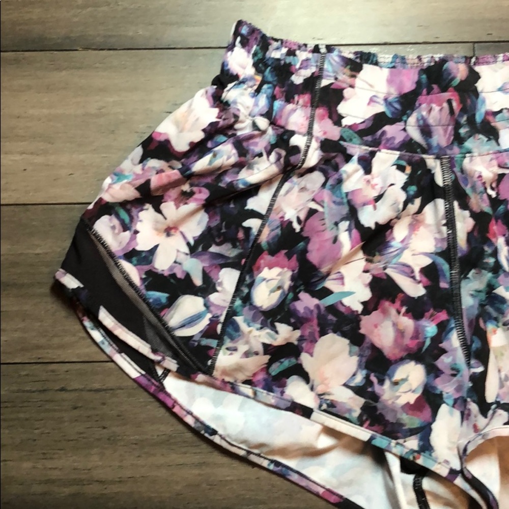 Lululemon Hotty hot short 2 2.5” - Picture 2 of 12
